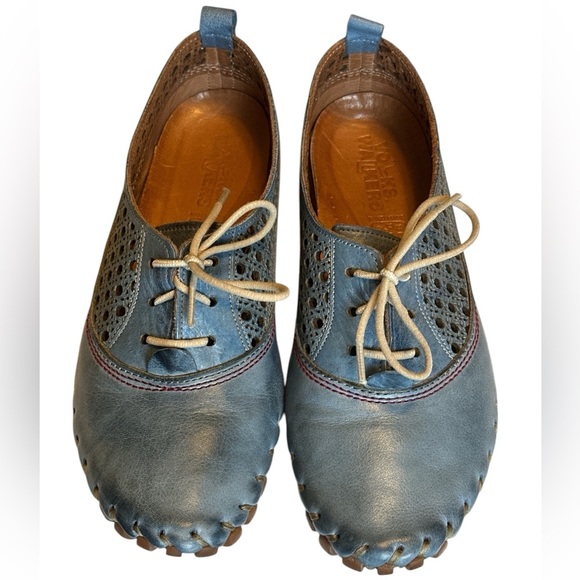 Volkswalkers handmade perforated leather lace up flats - Picture 2 of 7